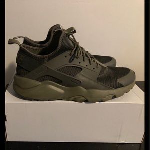 Olive Green Nike Huaraches